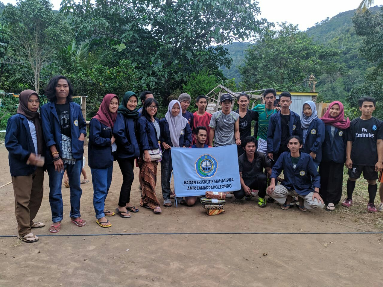 Bakti Sosial BEM AMIKA Soppeng di Umpungeng