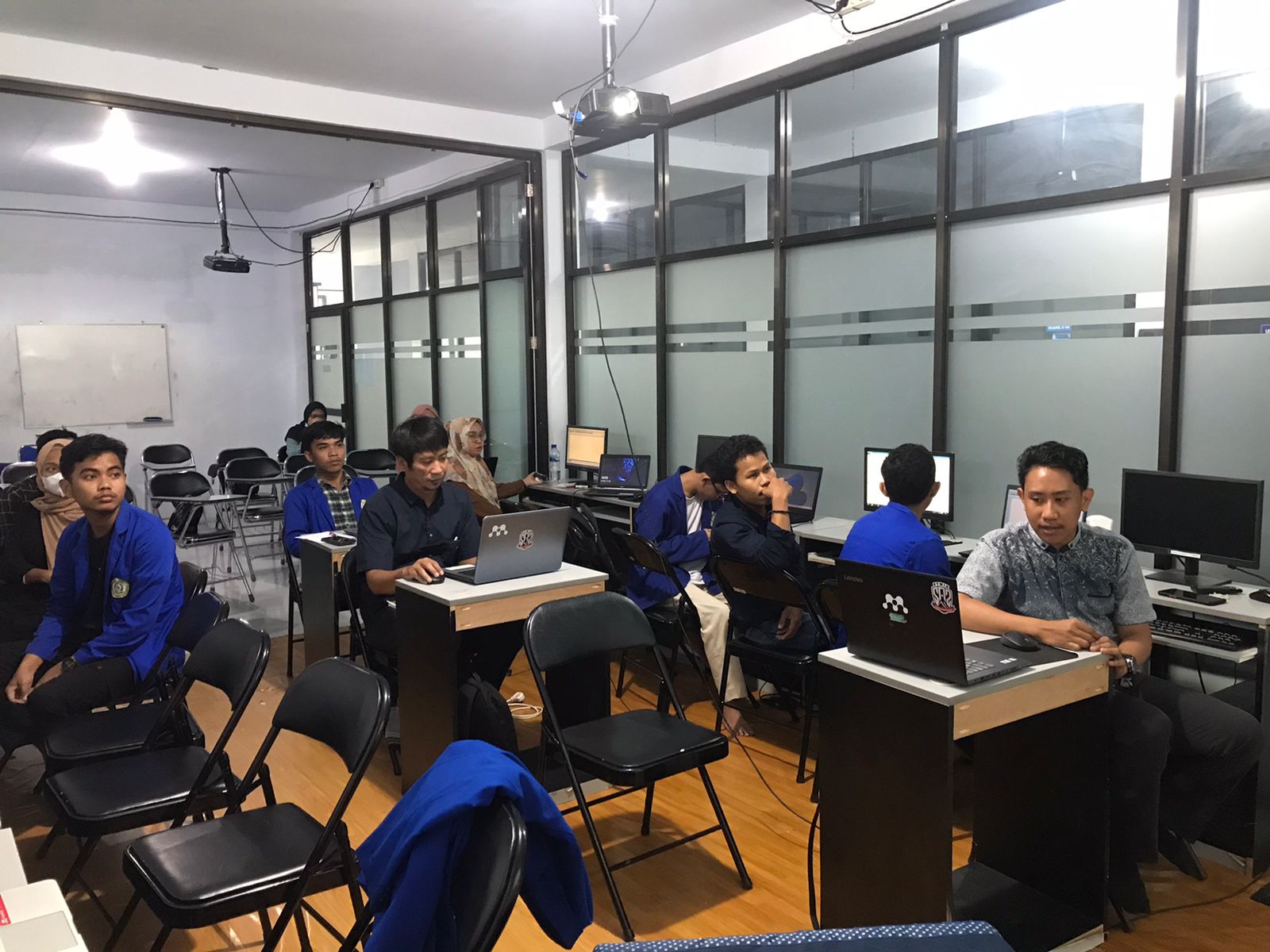 LPPM Amika Soppeng Adakan Pelatihan Aplikasi Mendeley dan Analisis Data Statistik SPSS
