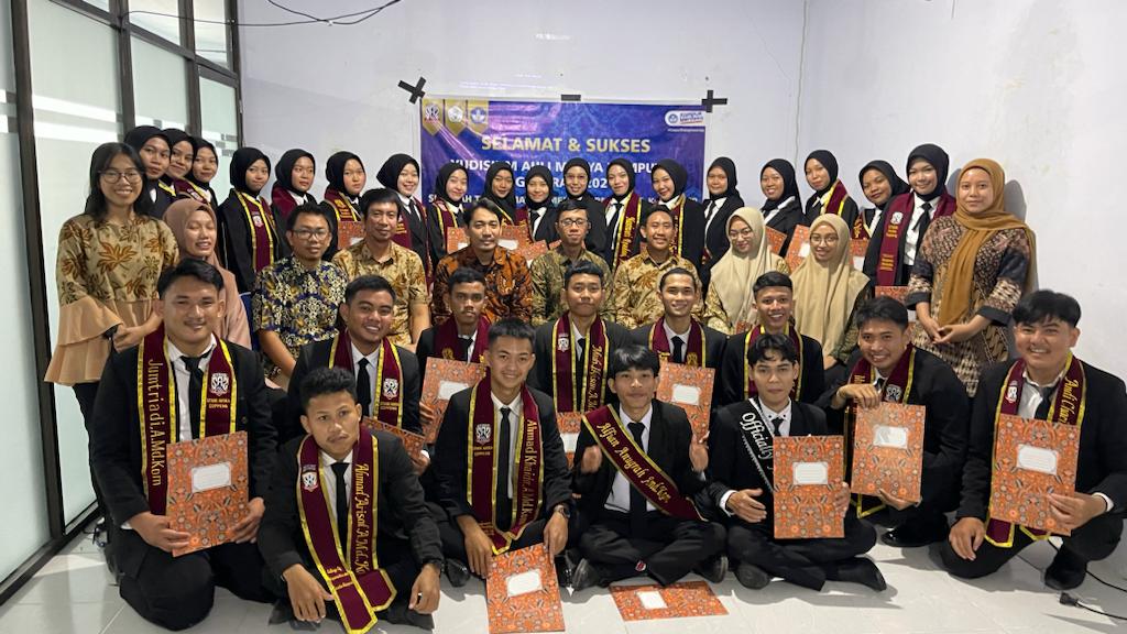 Yudisium 30 Ahli Madya Komputer STMIK Amika Soppeng Generasi 2020