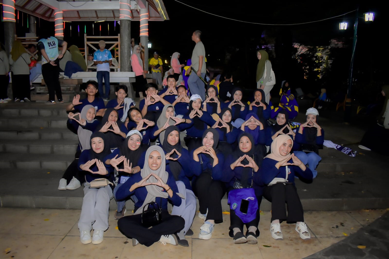 Mahasiswa AMIKA Ramaikan Malam Taptu & Pawai Obor HUT RI-79