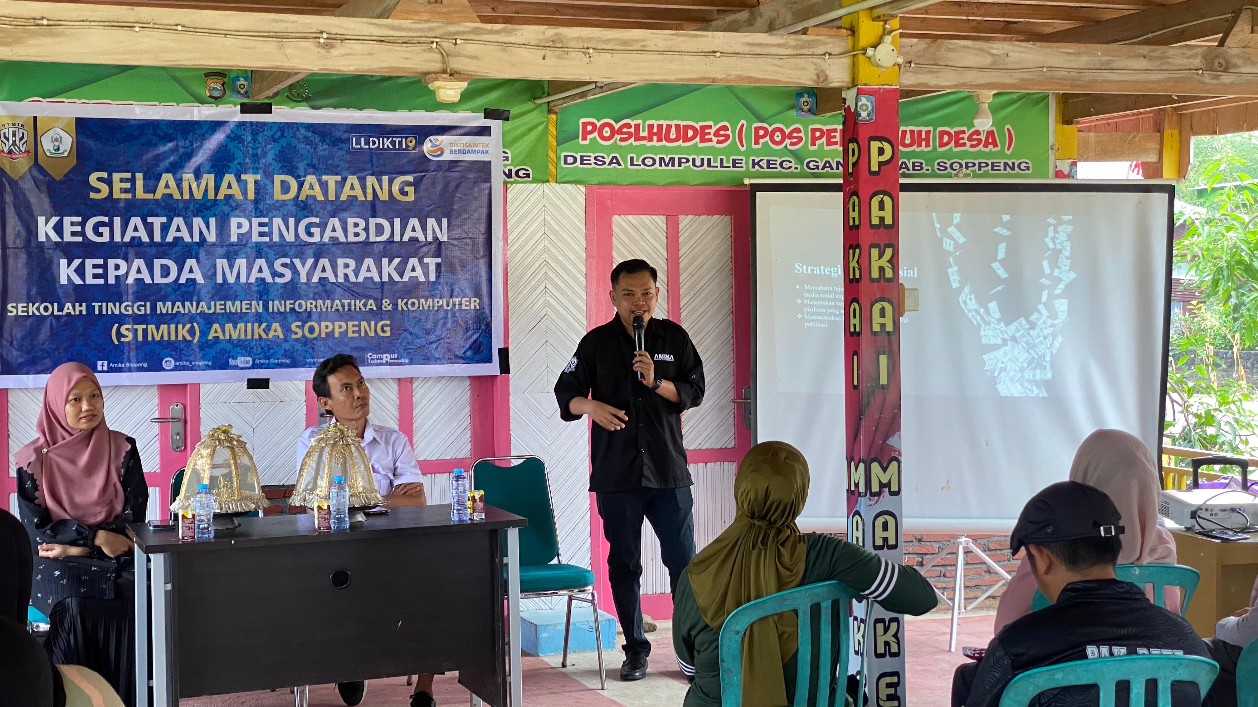Kampus Amika Soppeng Gelar PkM Strategi Media Sosial di Desa Lompulle