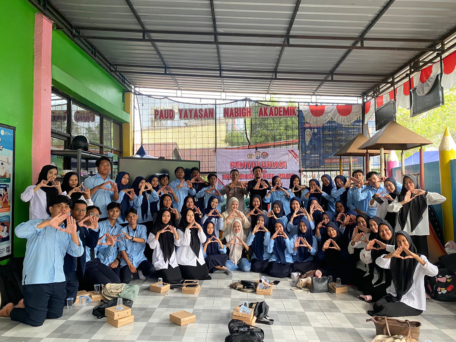 Humas Polres Soppeng Gelar Penyuluhan Antisipasi Berita Hoax di Kampus Amika Soppeng